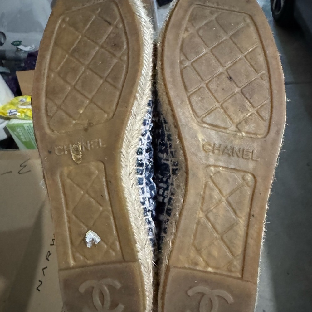 CHANEL tweed and Silver Espadrilles with Iconic CC Logo - Picture 7 of 7